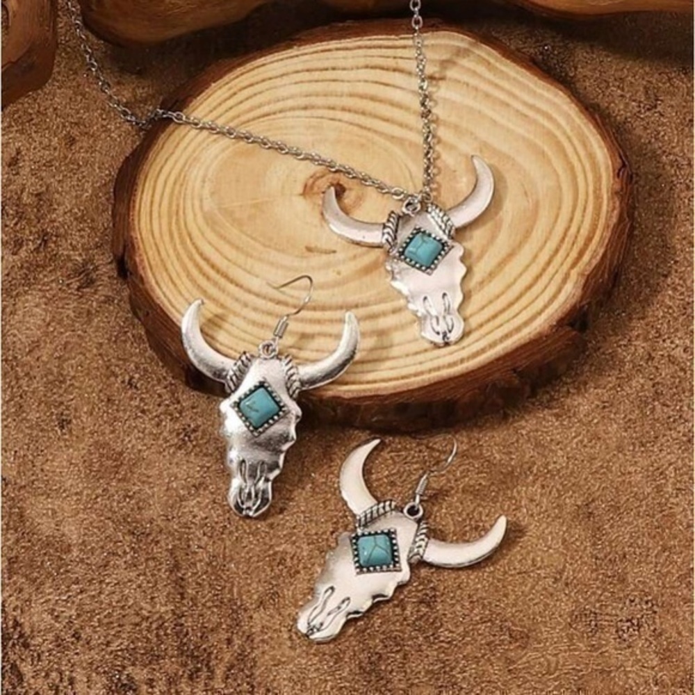 Southwest Style Western Buffalo Turquoise And Silver Necklace And Earrings Set